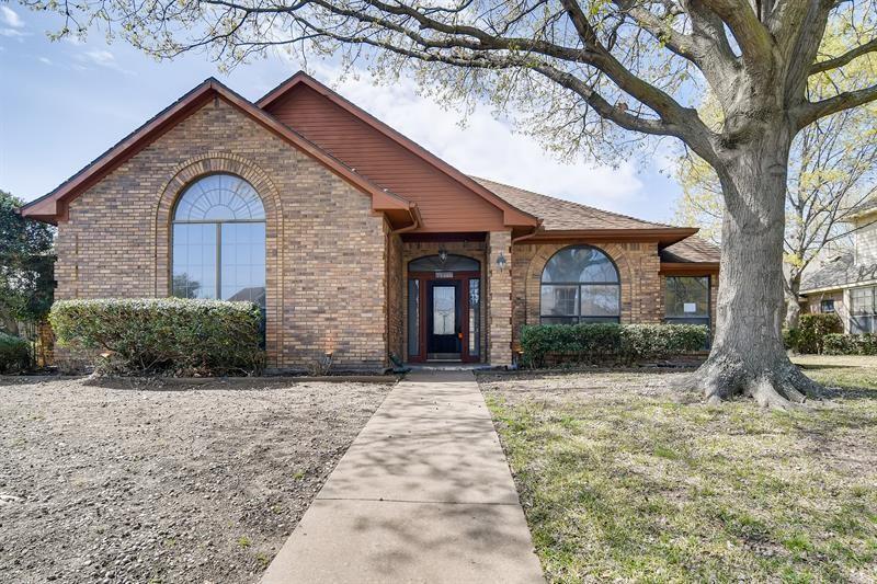 Property Photo: 2117 Rolling Oak Lane TX 75044