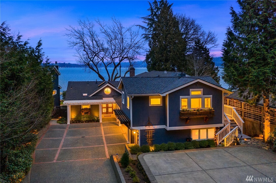 Property Photo:  4058 W Lake Sammamish Pkwy SE  WA 98008 