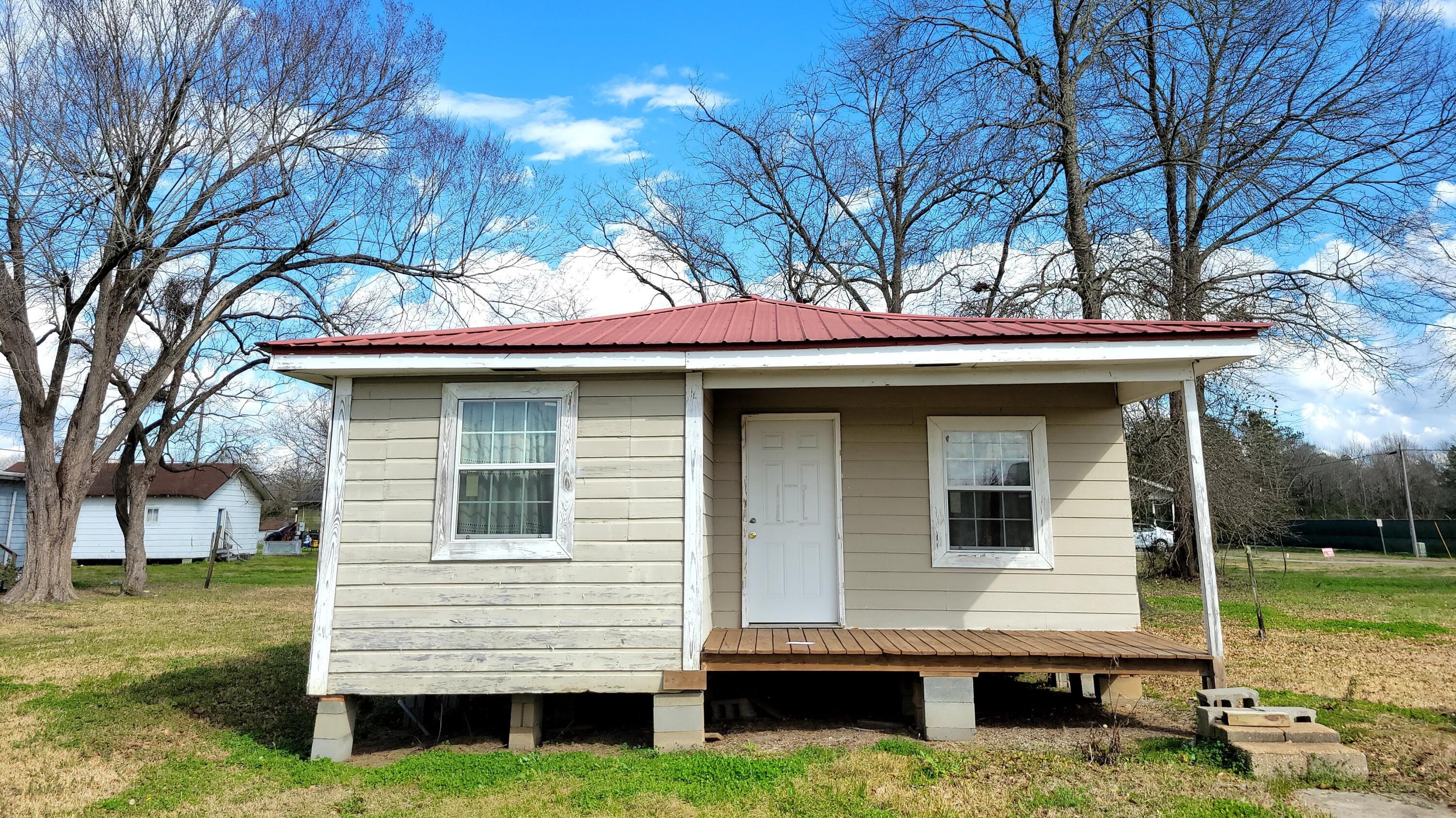 Property Photo: 609 River St. MS 39401