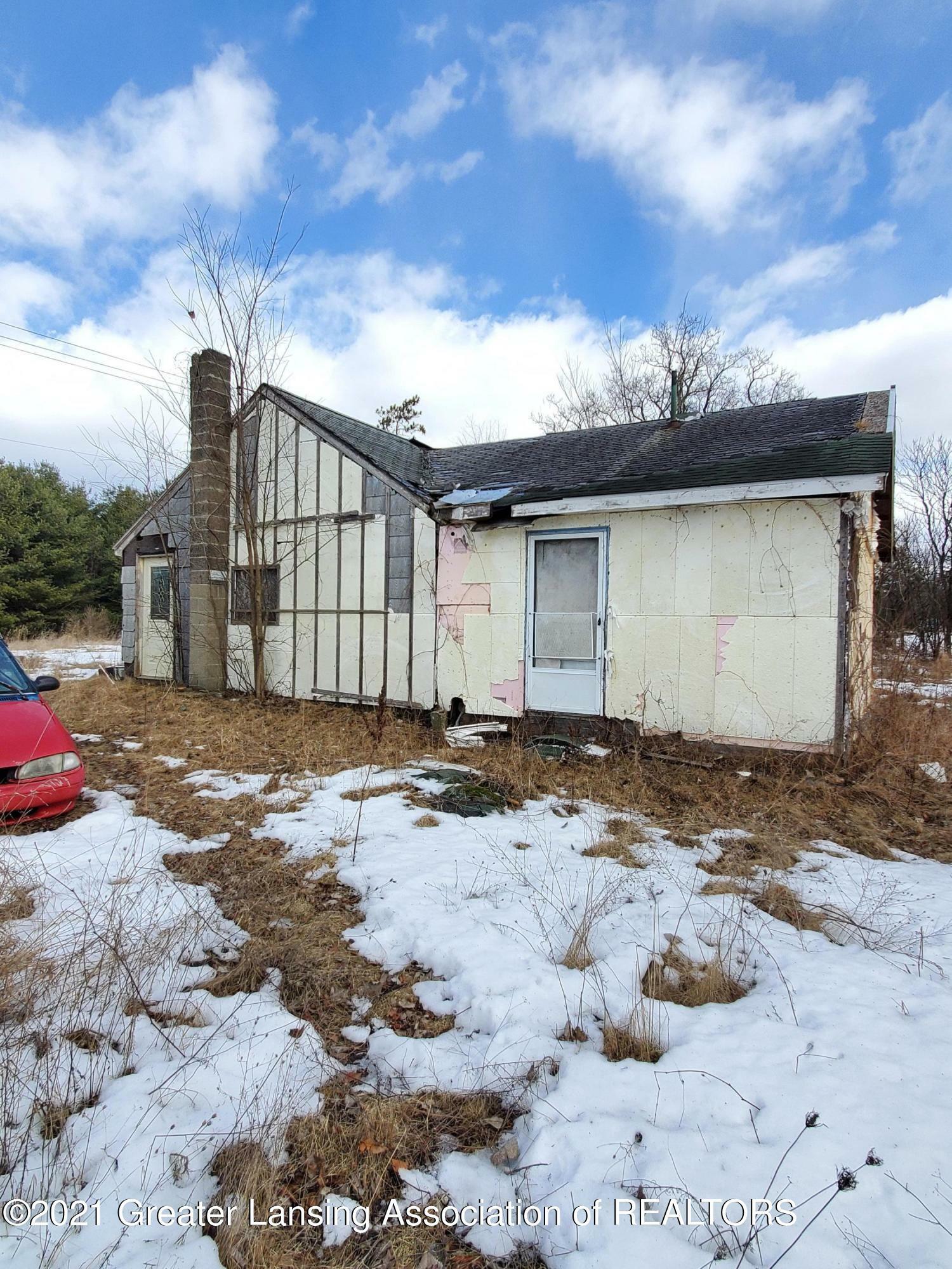 Property Photo: 4646 Mills Highway MI 48827
