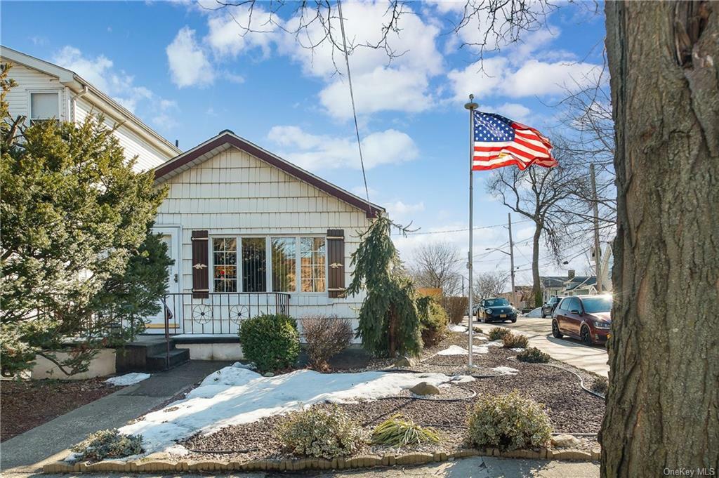 Property Photo:  4374 Locust Point Drive  NY 10465 