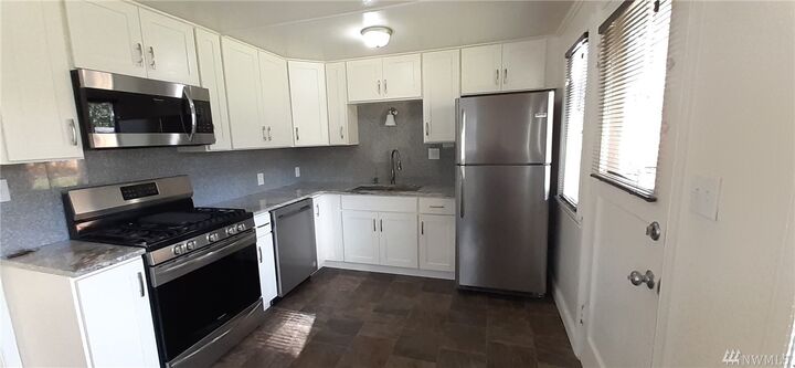 Property Photo: 5708 40th Ave NE WA 98105