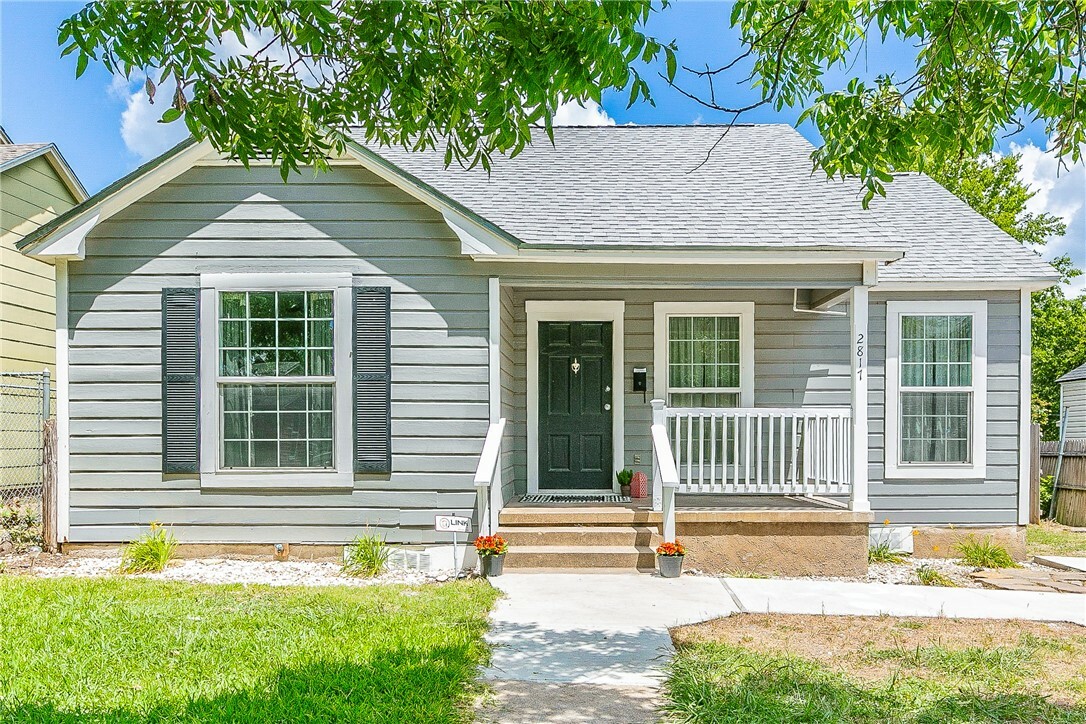 Property Photo:  2817 Colonial Avenue  TX 76707 