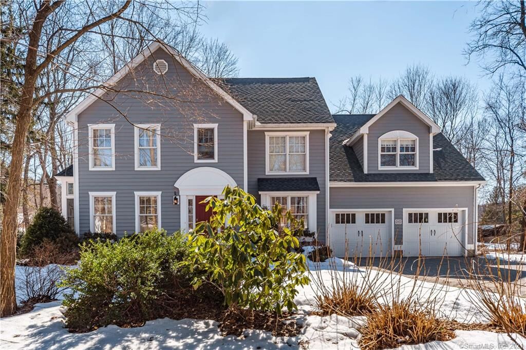 Property Photo: 6 Carrington Lane CT 06032