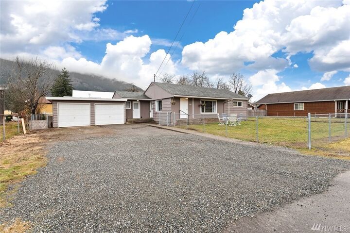 Property Photo: 660 Sauk Ave WA 98241