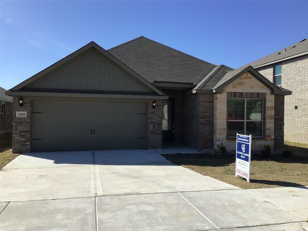 Property Photo: 5305 Persimmon Drive TX 76207