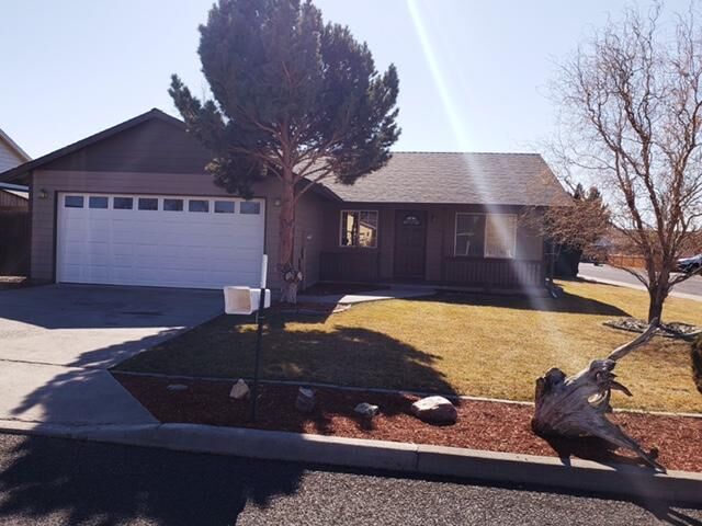 Property Photo: 906 NE Mahogany Street OR 97754