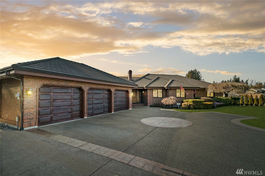 Property Photo: 2910 13th St SW WA 98373