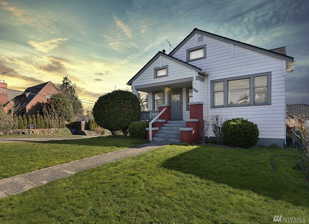 7844 11th Ave NE  Seattle WA 98115 photo
