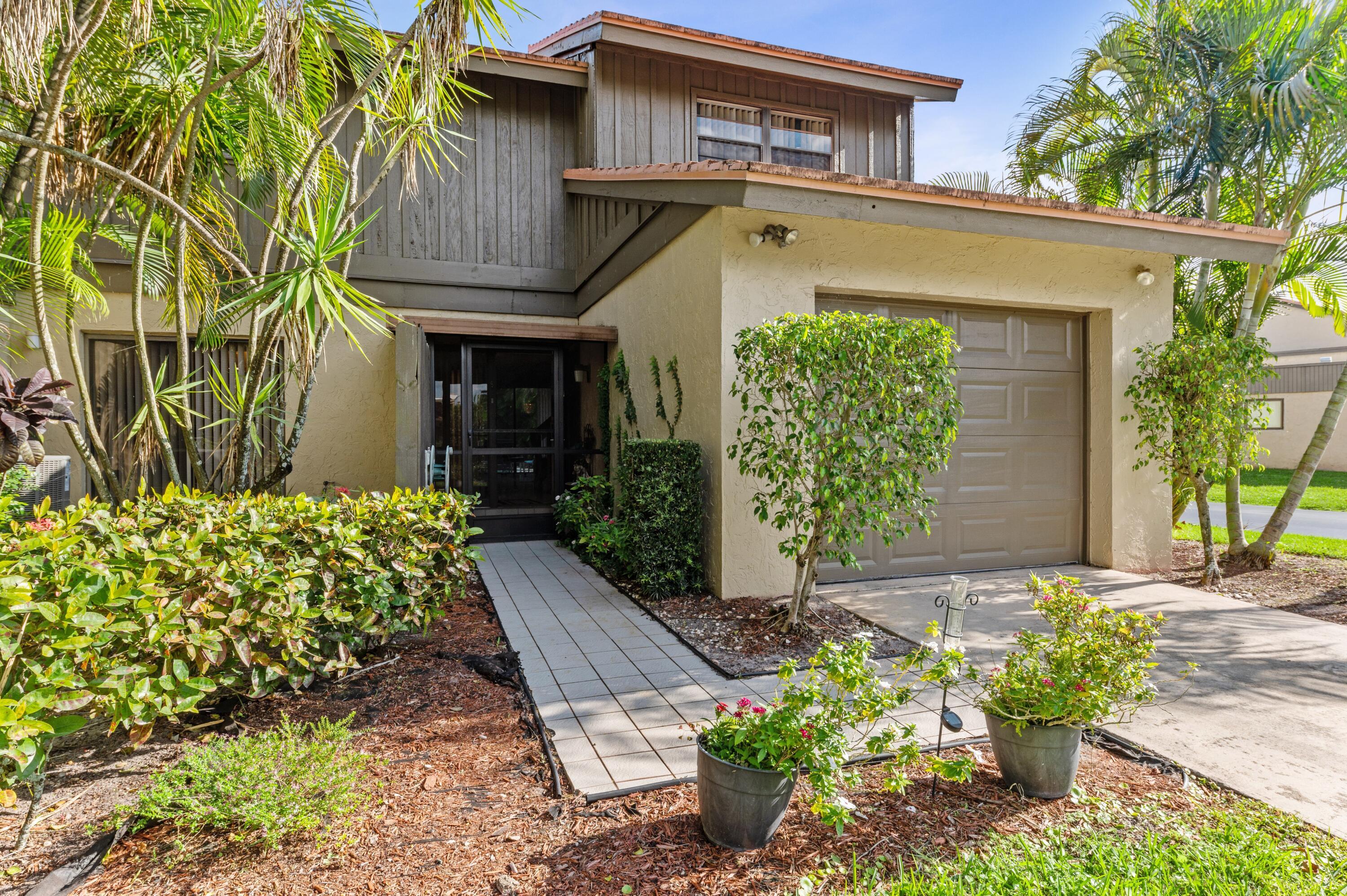 Property Photo: 11043 Oakdale Road FL 33437