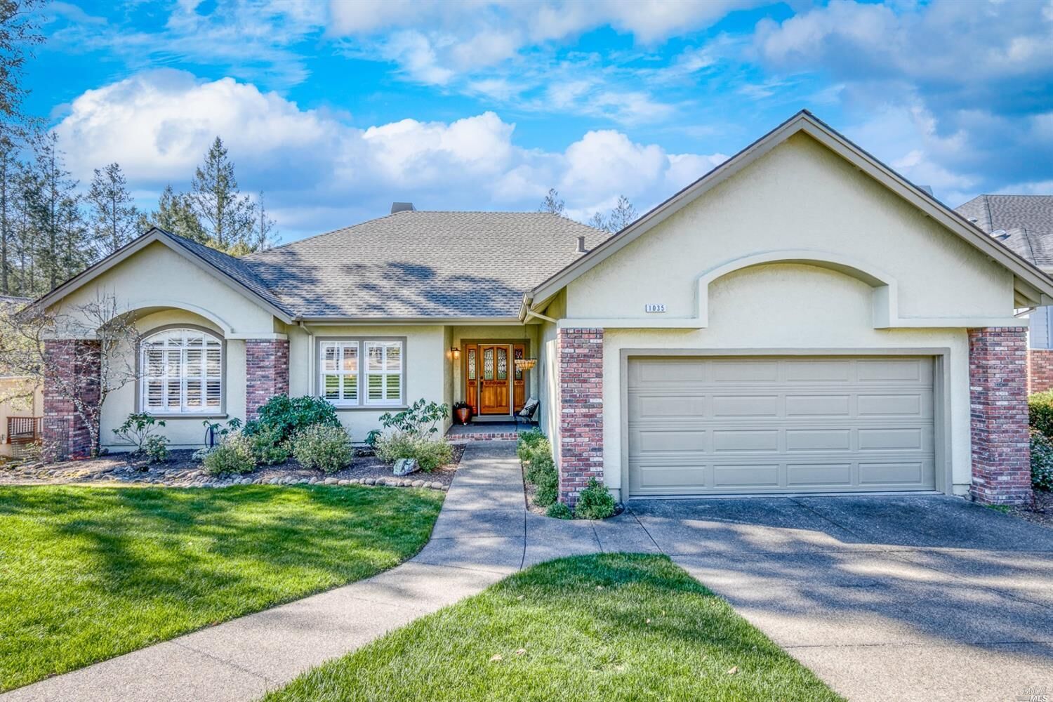 Property Photo:  1035 Oak Mesa  CA 95409 