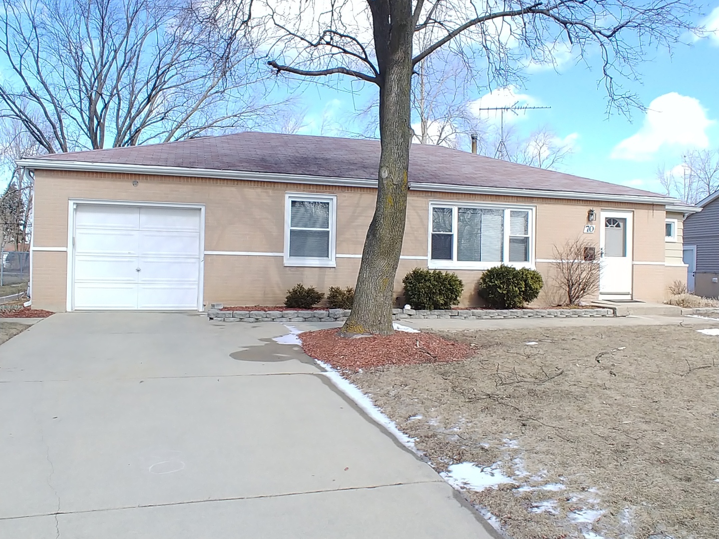 Property Photo:  70 Carthage Lane  IL 60169 