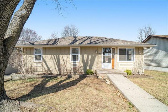 Property Photo: 520 NE 98th Place MO 64155