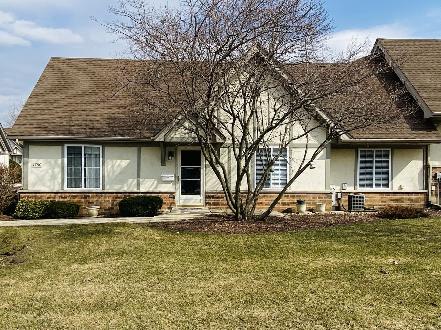 Property Photo:  1750 Willow Circle Drive  IL 60403 