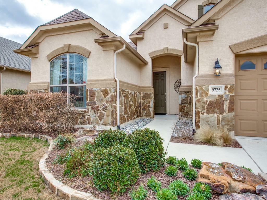 Property Photo: 9725 Rivercrest Drive TX 76207