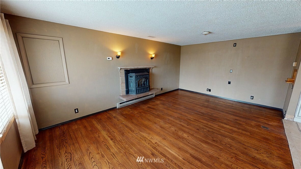 Property Photo:  841 N Vista Drive  WA 98837 