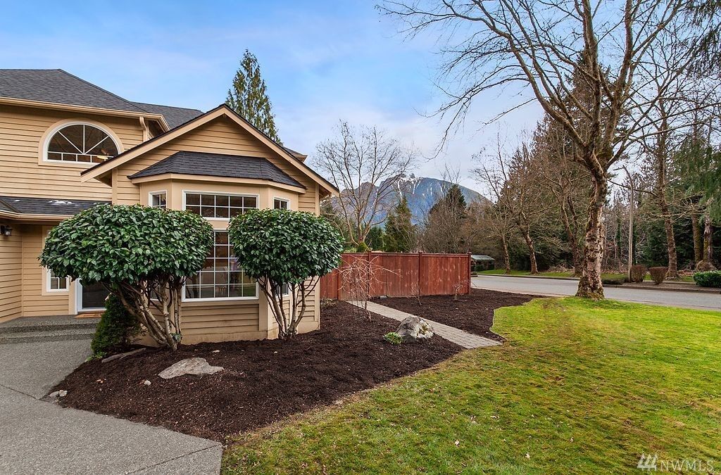 Property Photo: 1010 SW Tenth St WA 98045