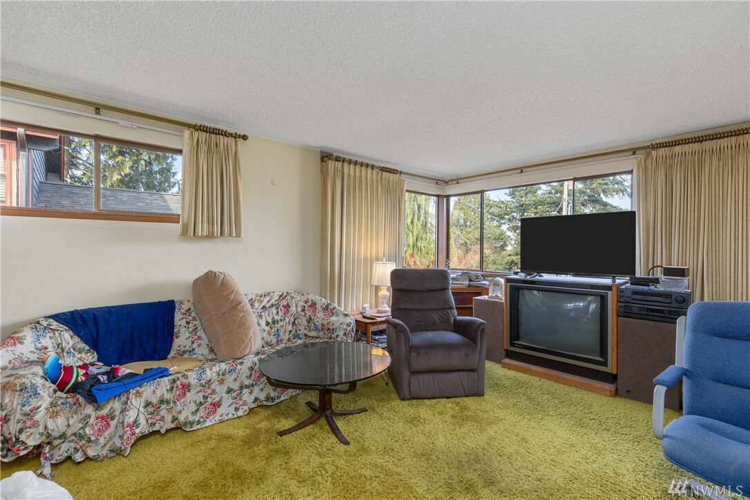 Property Photo:  105 NW 49th St  WA 98107 