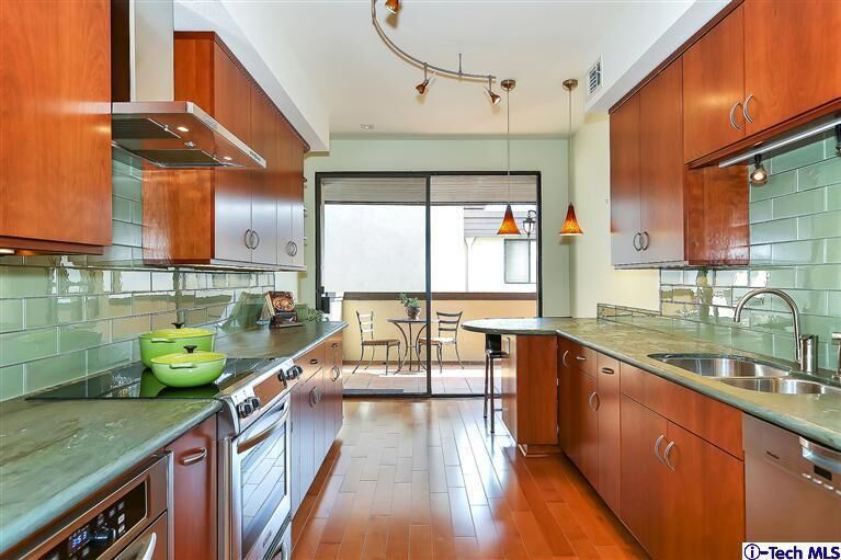 Property Photo:  700 S Lake Avenue 310  CA 91106 