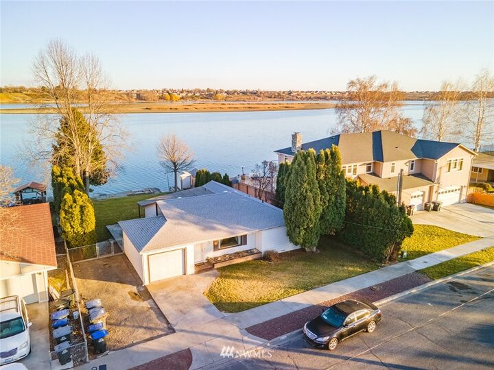 Property Photo: 3031 W Lakeside Drive WA 98837