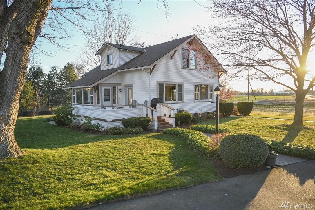 Property Photo:  993 Prospect Ave  WA 99362 