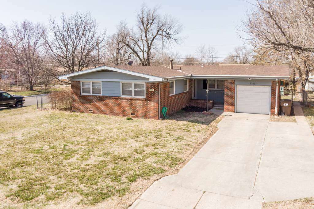 Property Photo:  3255 S Custer Ave  KS 67217 