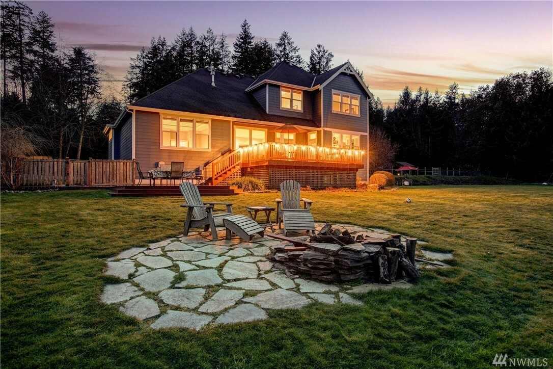 Property Photo:  1001 Island Blvd  WA 98333 