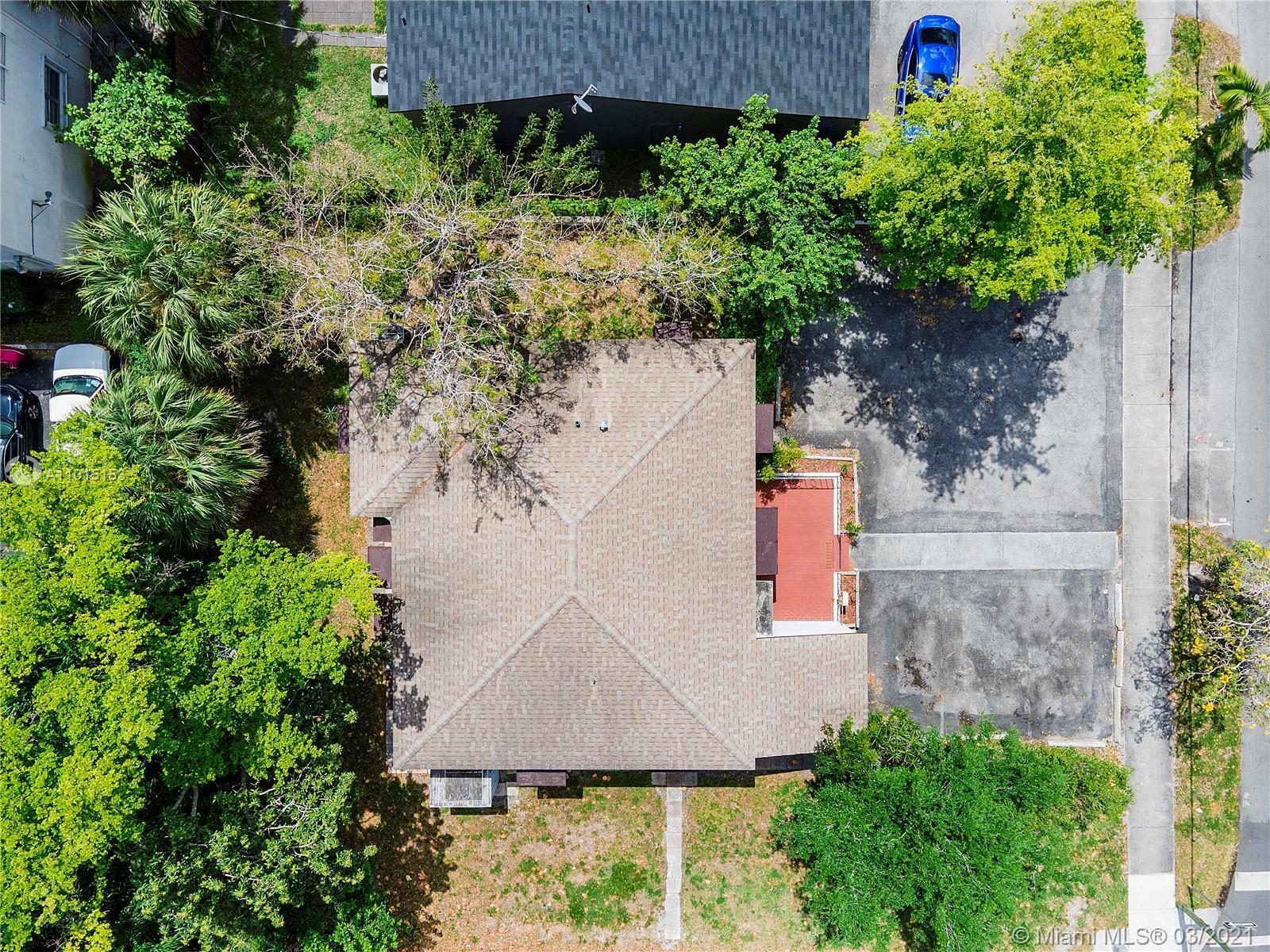 Property Photo:  307 S 24th Ave  FL 33020 