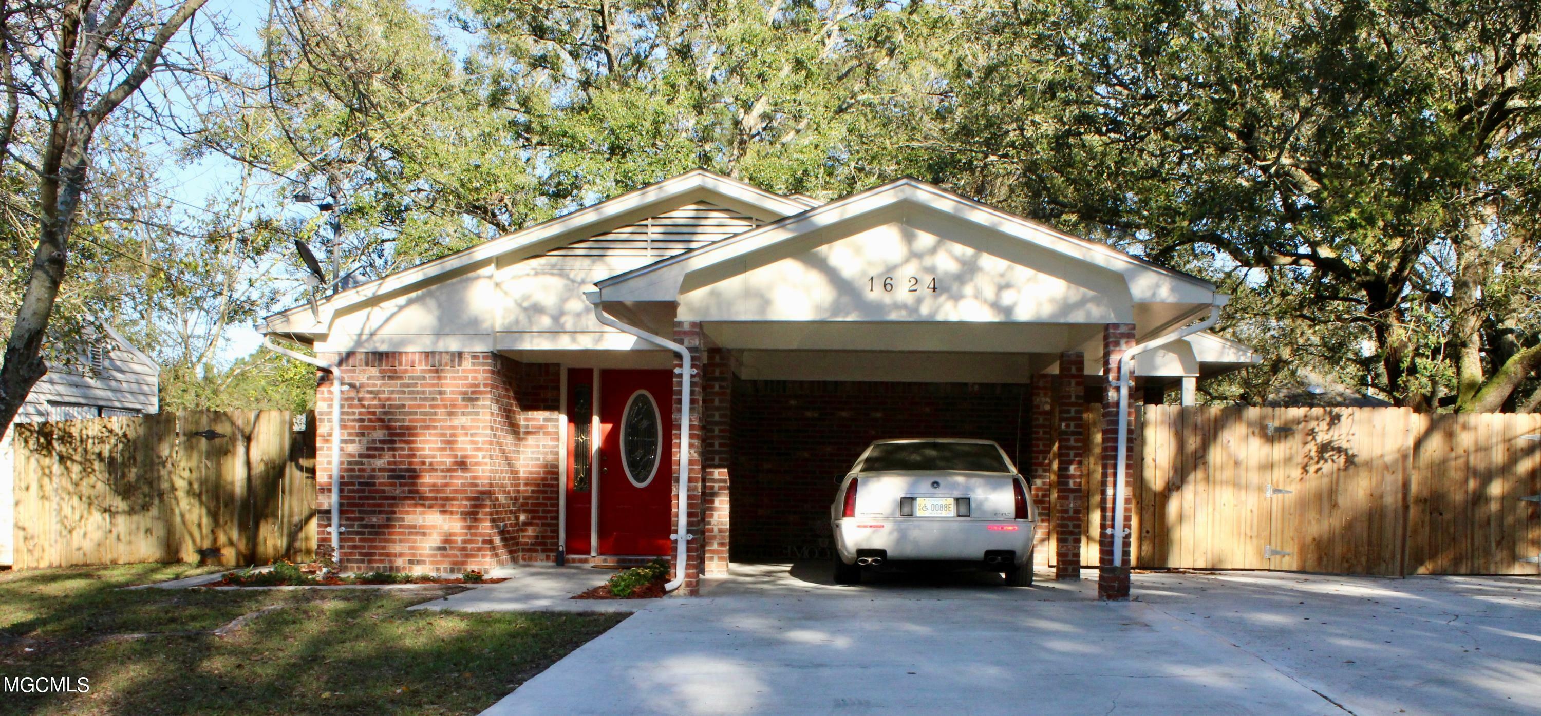 Property Photo:  1624 S 10th Street  MS 39564 