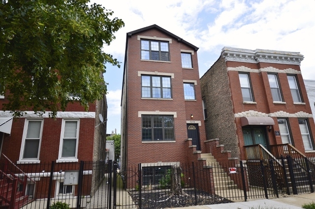 Property Photo:  1319 N Campbell Avenue 3  IL 60622 