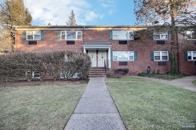 Property Photo:  68 Franklin Street D  NJ 07670 