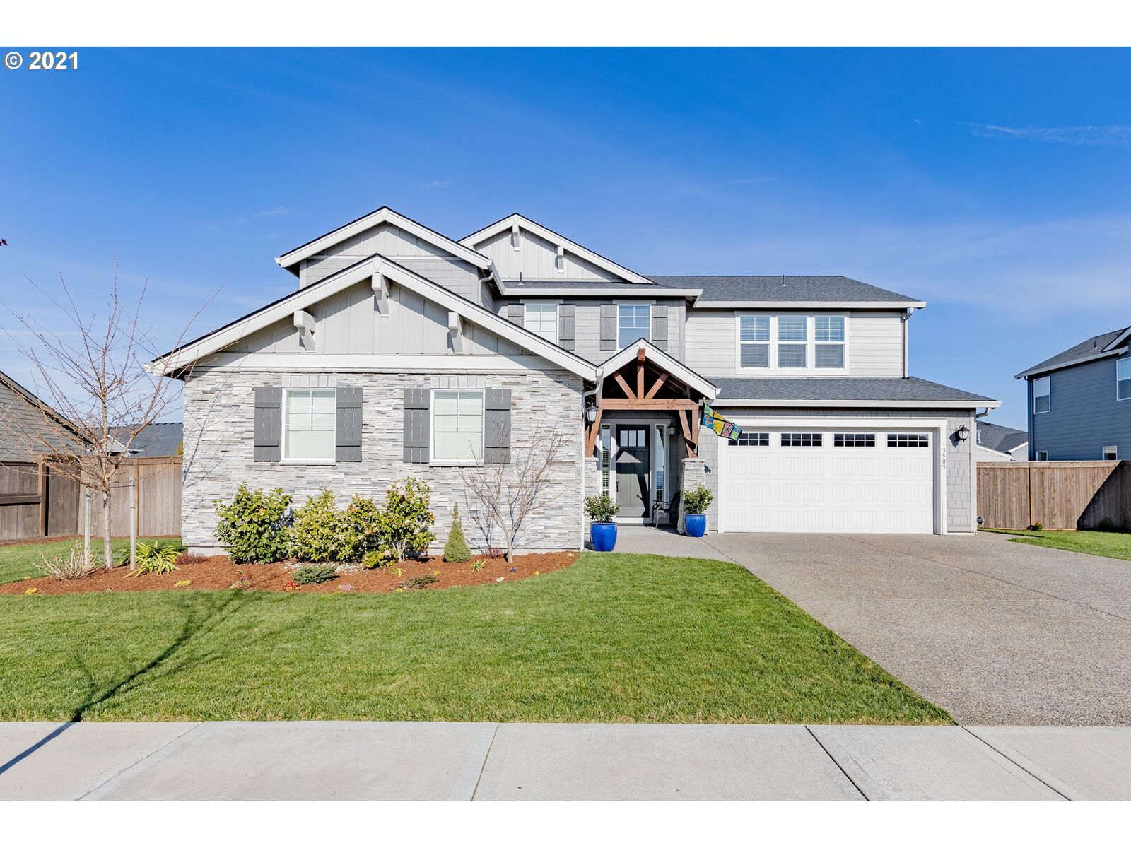 Property Photo: 13503 NW 55th Ave WA 98685