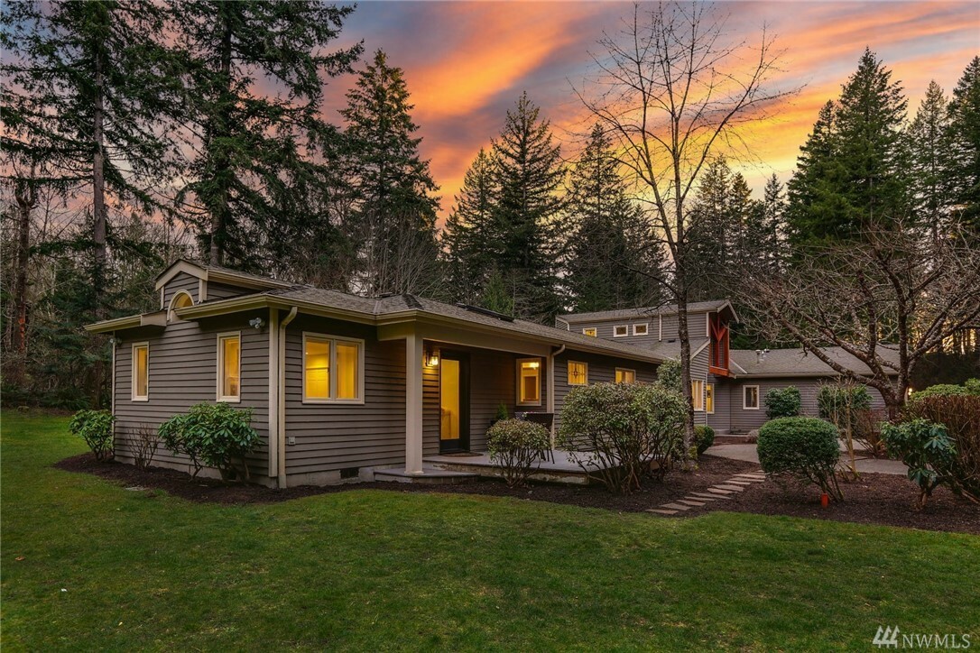 Property Photo:  26421 SE Duthie Hill Rd  WA 98029 