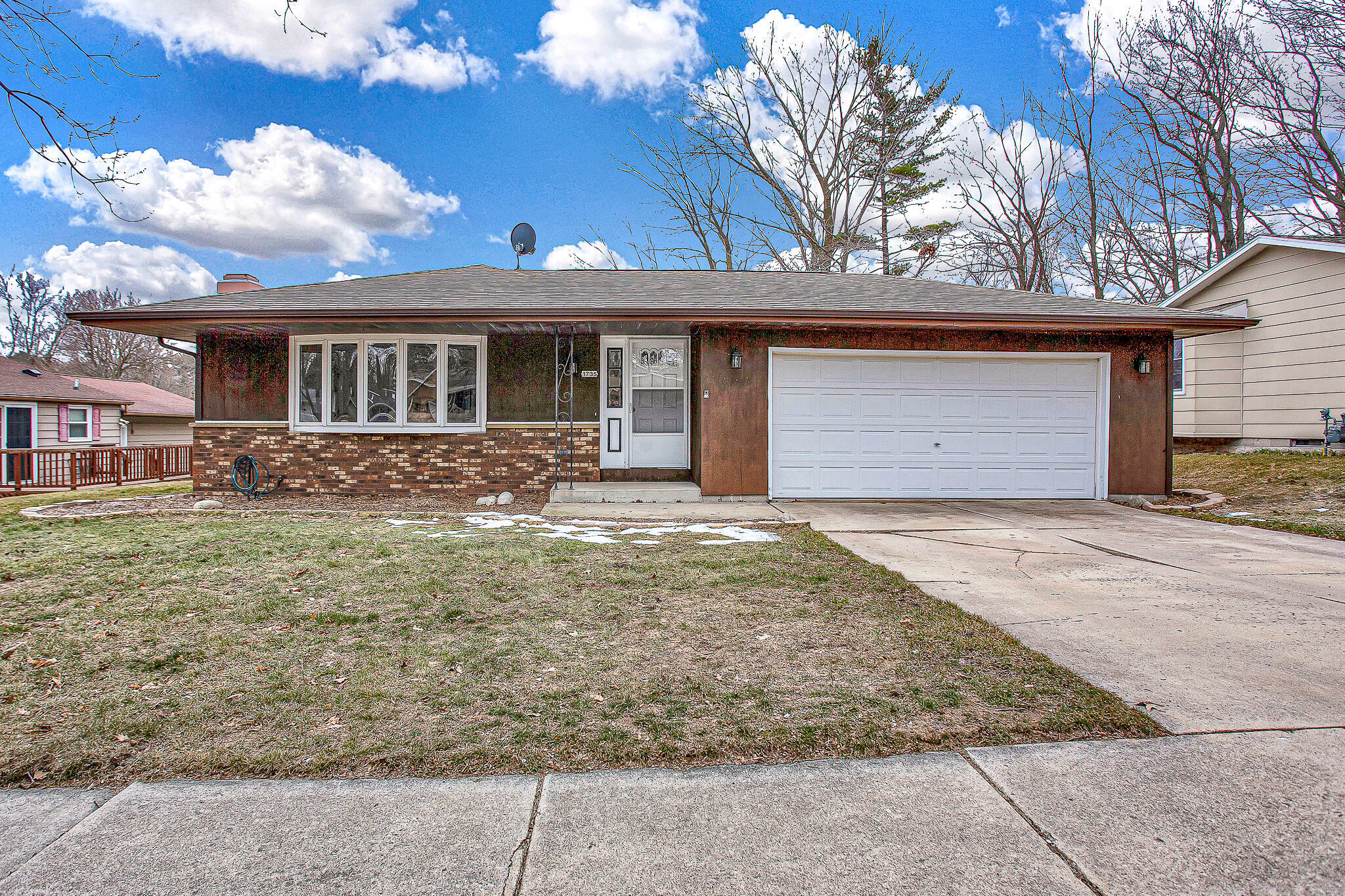 Property Photo: 1735 Carmen Ave WI 53081