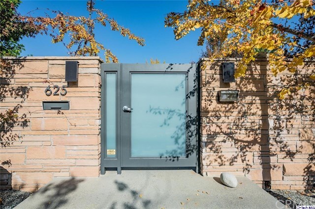 Property Photo: 625 W Kenneth Road CA 91202