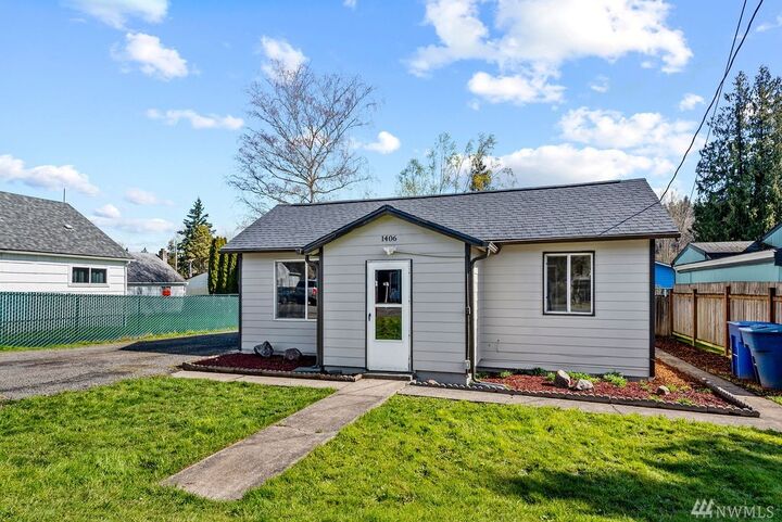 Property Photo:  1406 N 4th Ave  WA 98626 