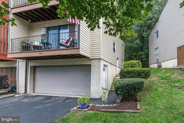 Property Photo: 526 Gia Circle PA 19018