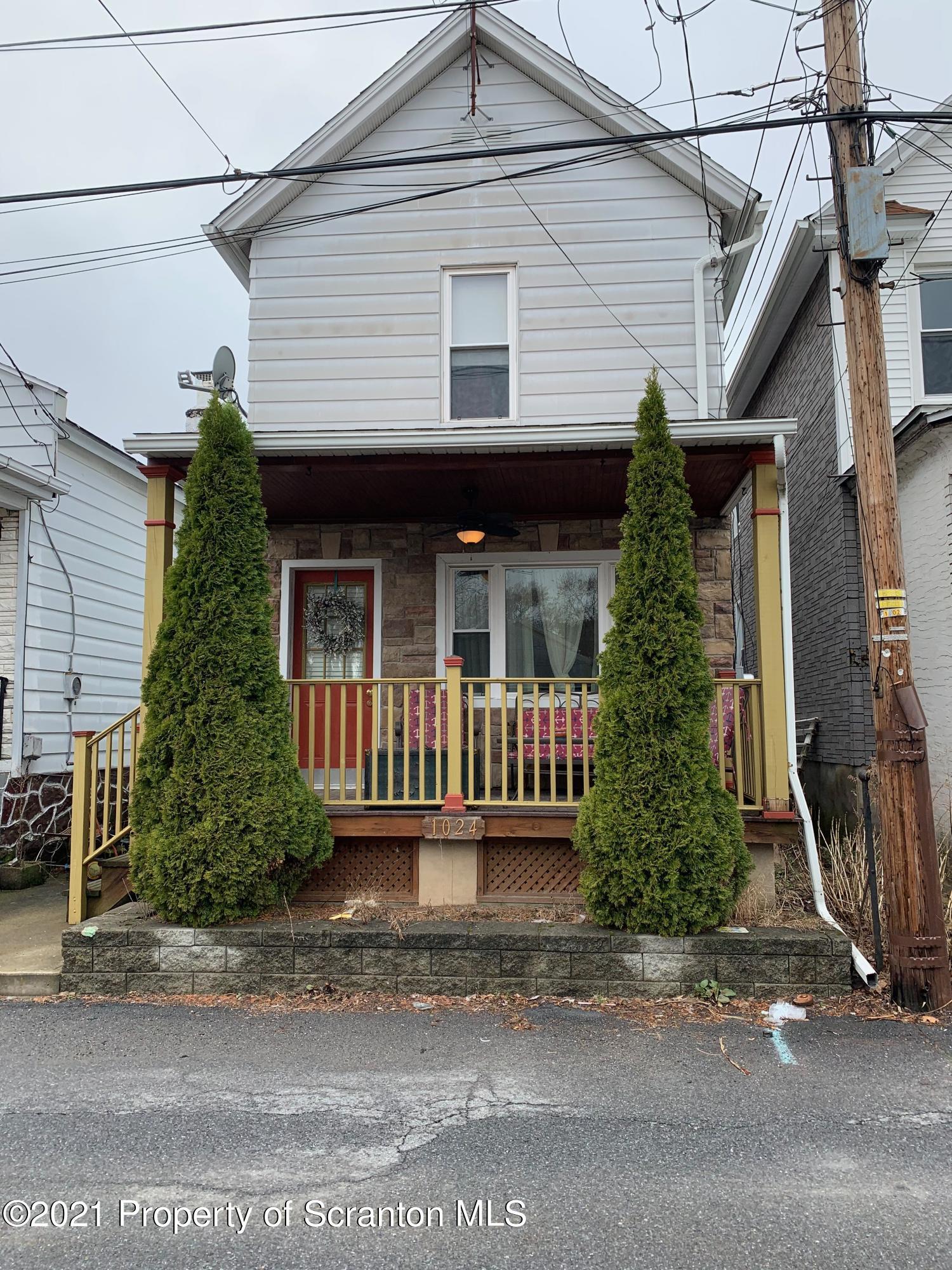 Property Photo: 1024 Farber Court PA 18510