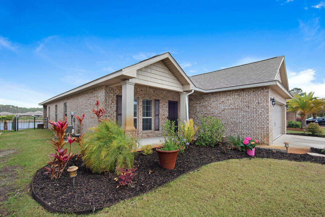 Property Photo:  423 Pin Oak Loop  FL 32459 