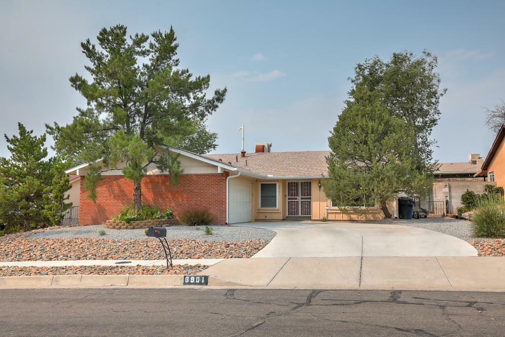 Property Photo:  6901 Avenida La Costa NE  NM 87109 