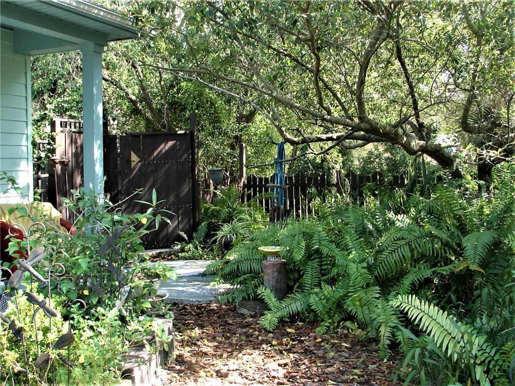 Property Photo: 392 N Levis Avenue FL 34689