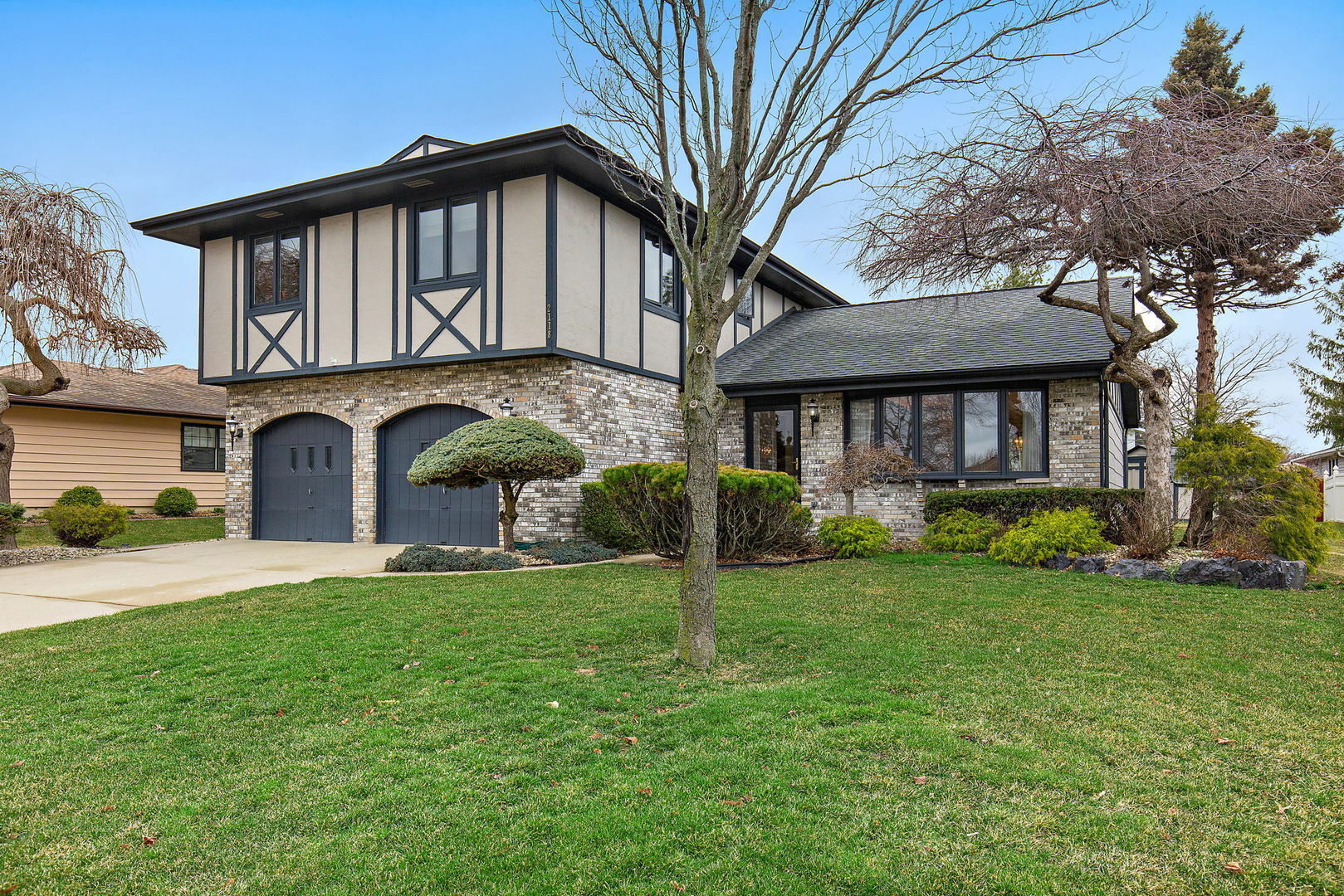 Property Photo: 2118 Sherborn Lane IL 60193