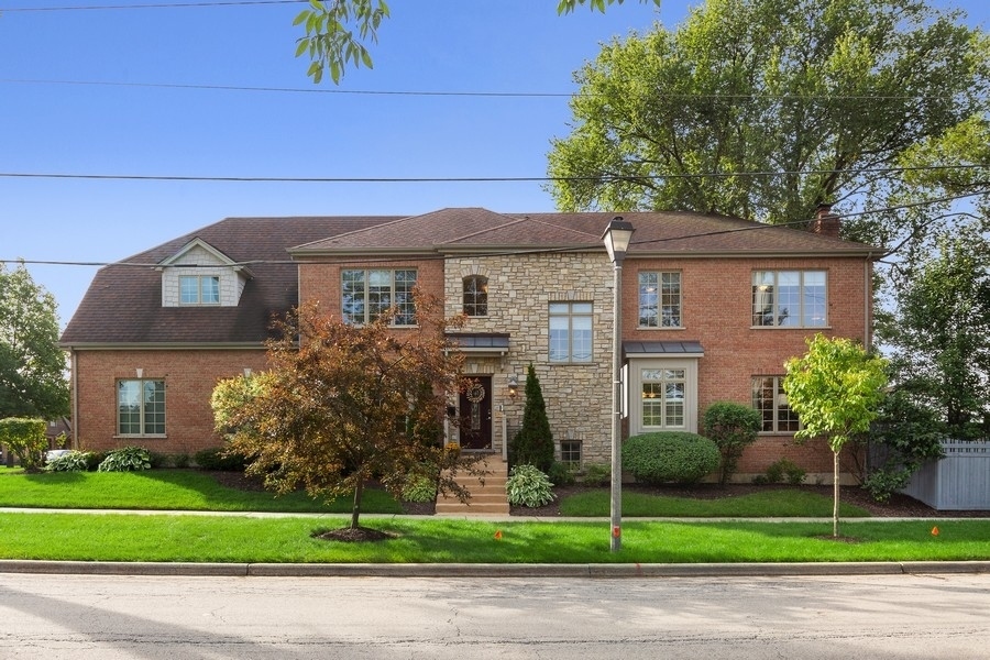 Property Photo:  908 S Cambridge Avenue  IL 60126 