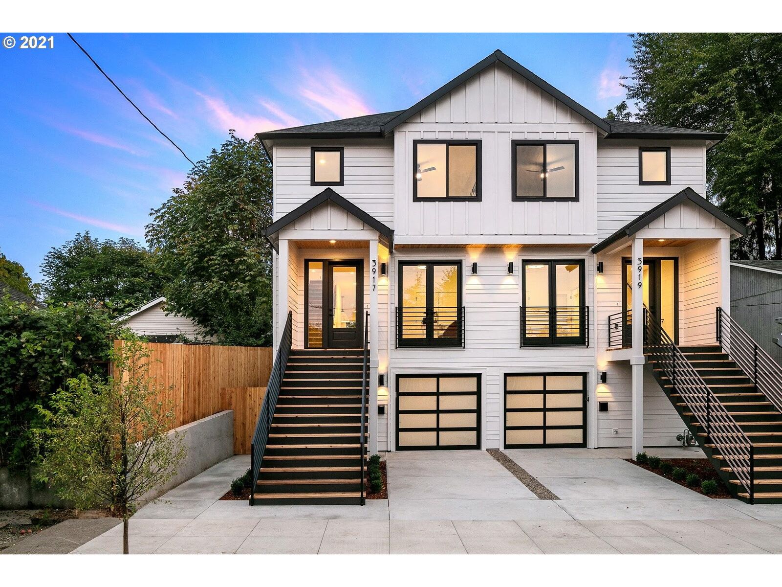 Property Photo:  24 NE Skidmore St  OR 97211 