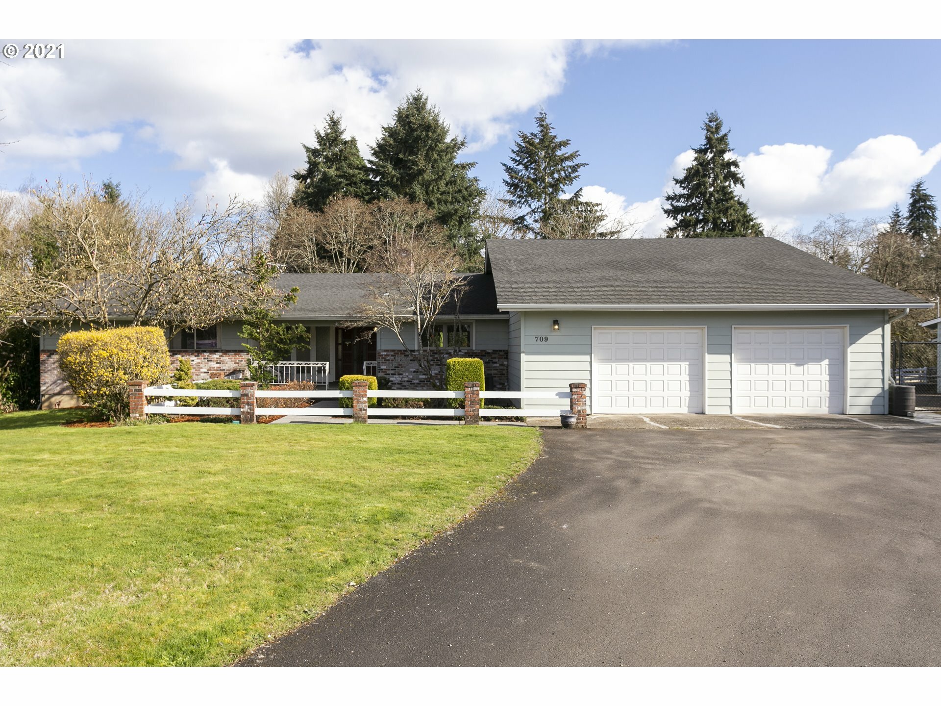 Property Photo:  709 NE 112th St  WA 98685 