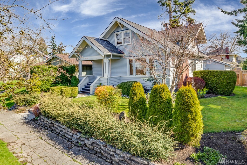 Property Photo: 1817 Hoyt Ave WA 98201