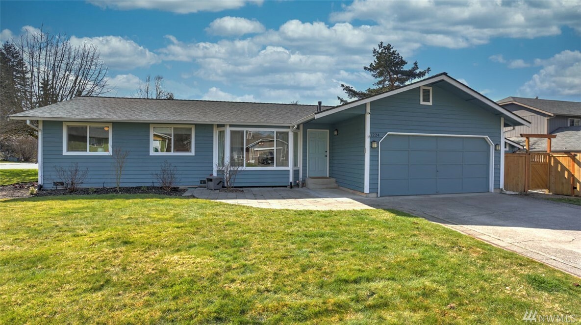 Property Photo:  1224 225th Place SW  WA 98021 