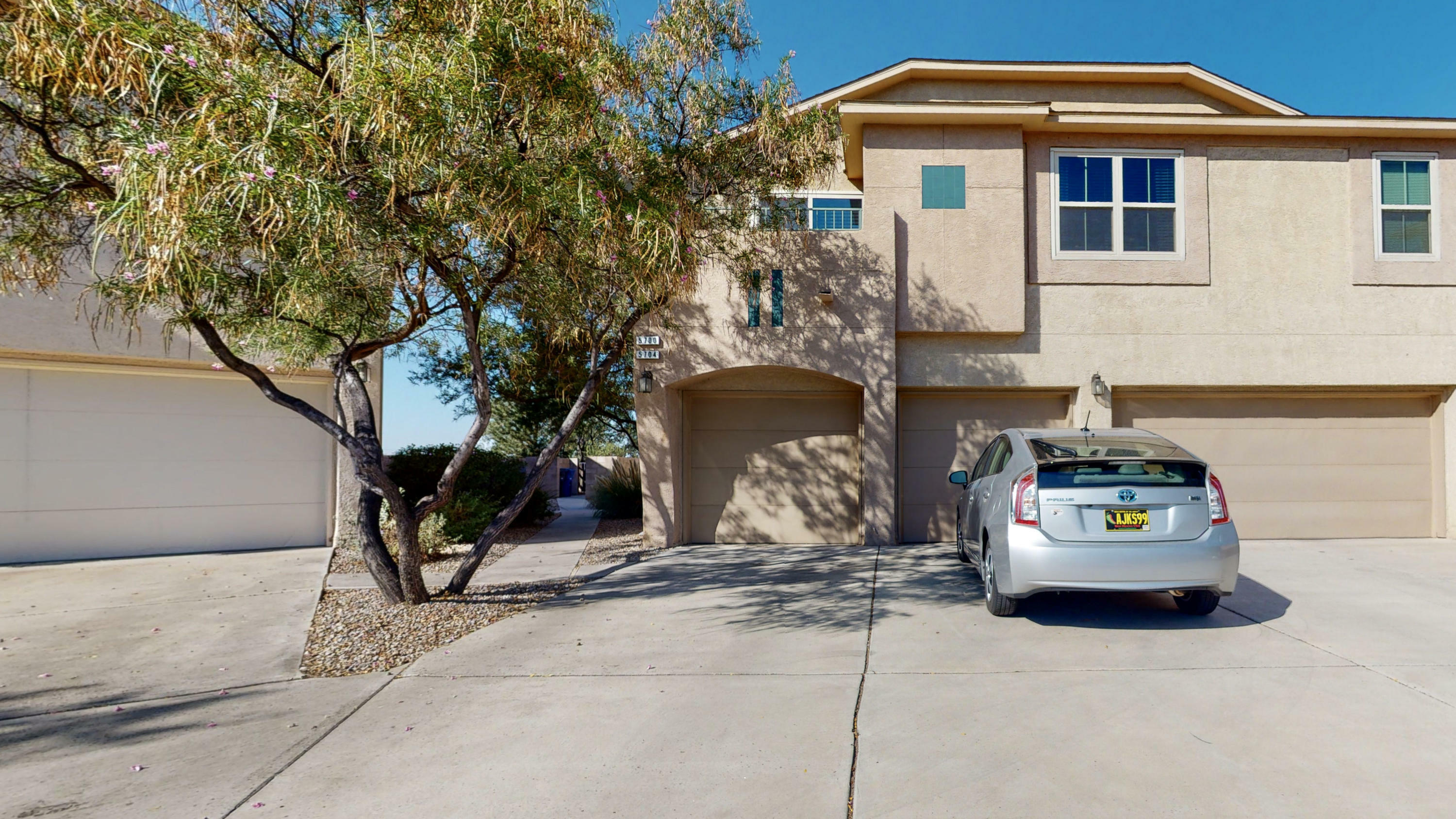 5704 Valle Alegre Place NW  Albuquerque NM 87120 photo