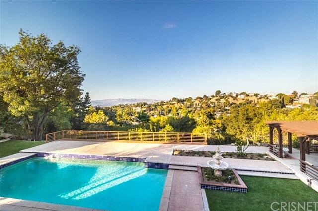 Property Photo: 21633 Cezanne Place CA 91364