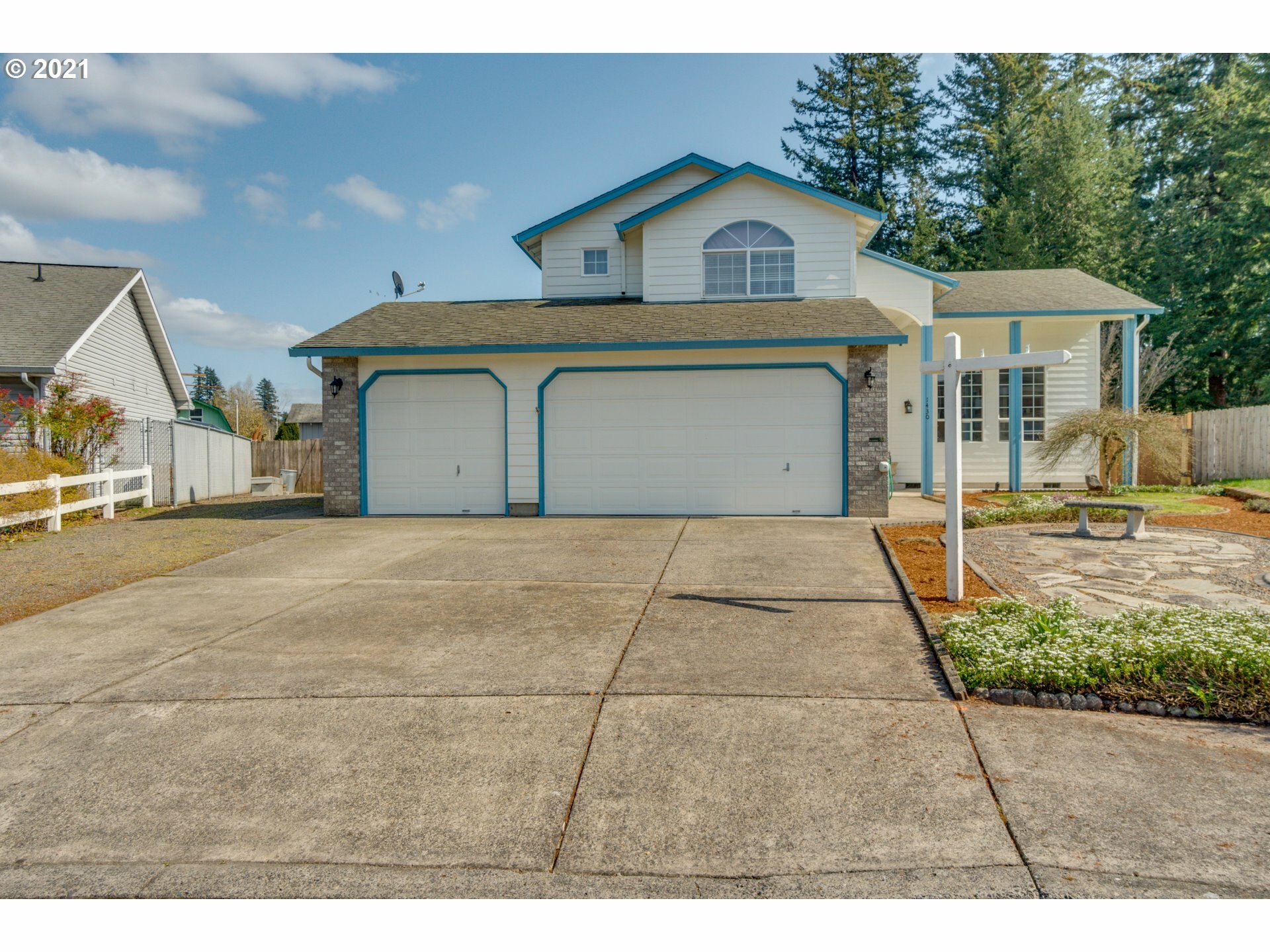 Property Photo:  1430 N 25th Cir  WA 98671 